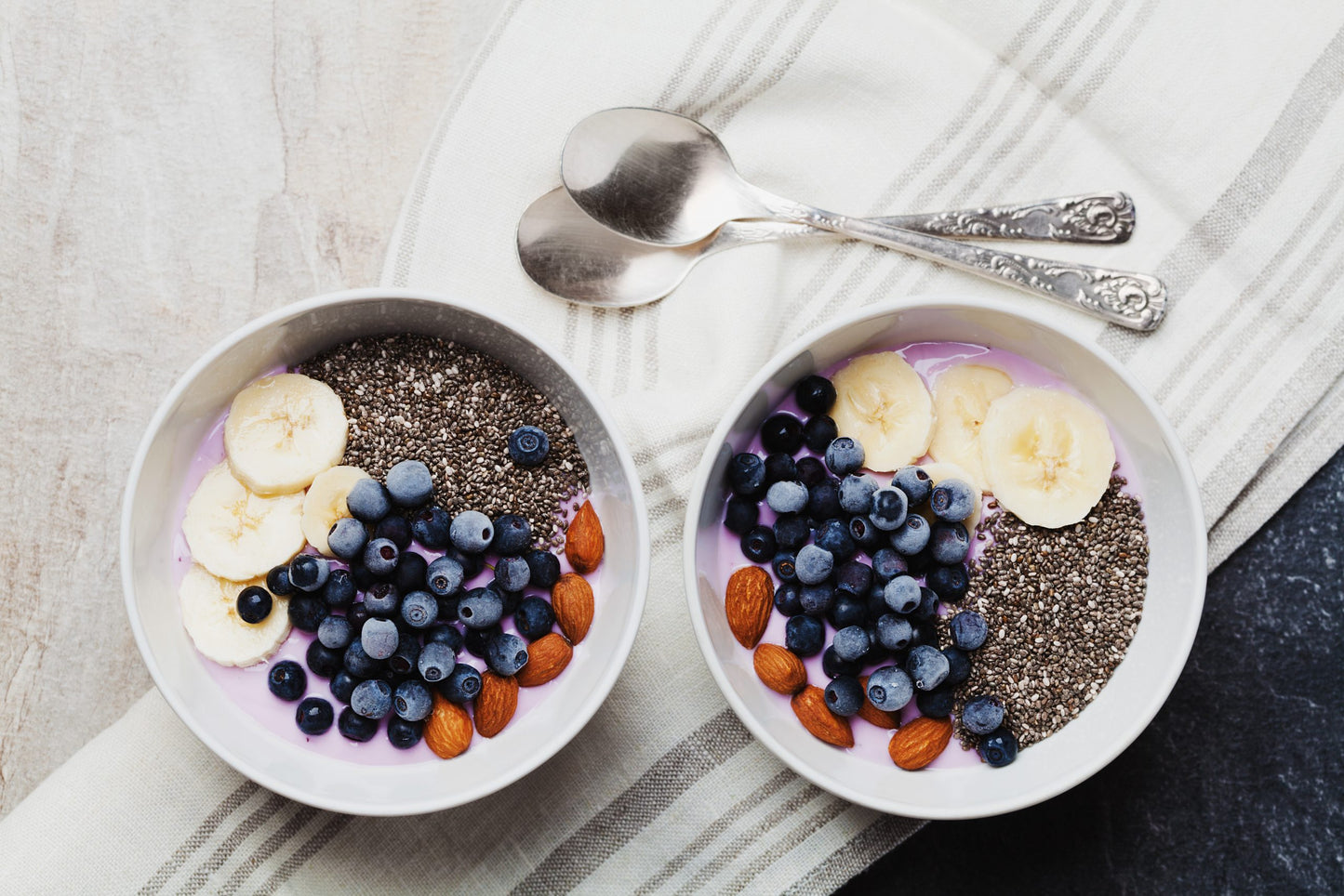 Yogurt,With,Berries,,Banana,,Almonds,And,Chia,Seeds,,Bowl,Of