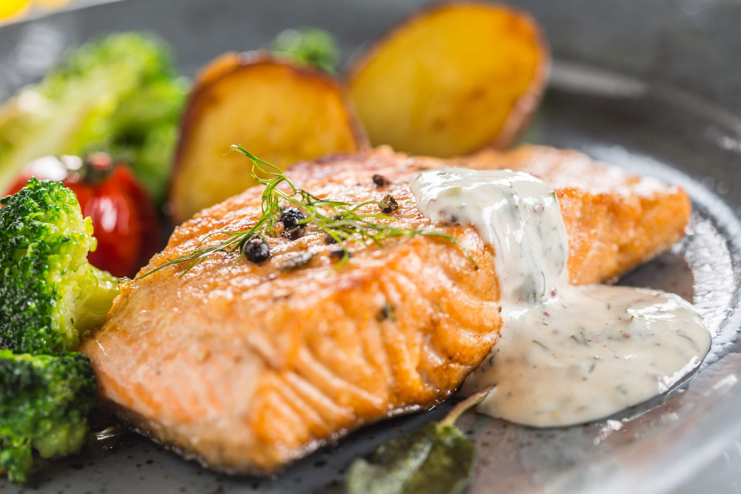 Roasted,Salmon,Fillet,Broccoli,Tomatoes,And,Fried,Potatoes,With,Dill