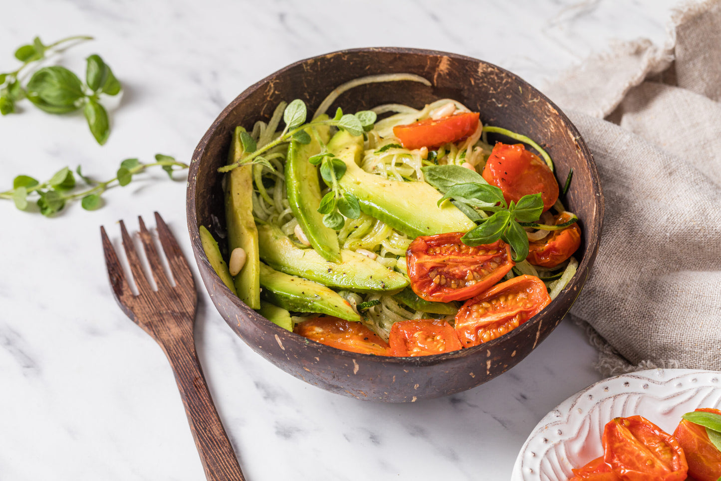 Healthy,Salad,With,Zoodles,Zucchini,Noodles,,Oven,Roasted,Tomatoes,And