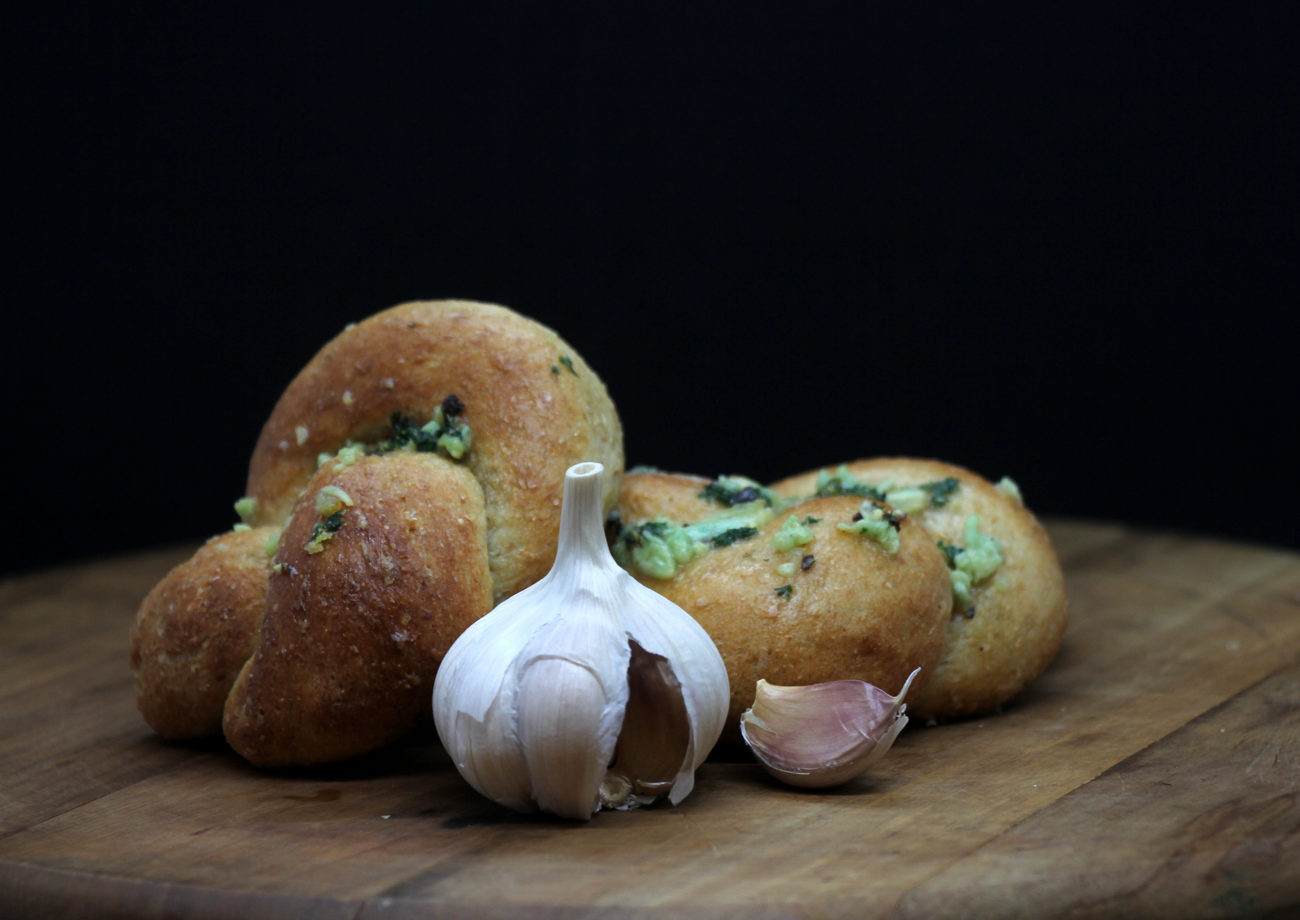 Early Bird Gift: Signature Garlic Knots (Serves 4 — Free w/ $150+ Order)
